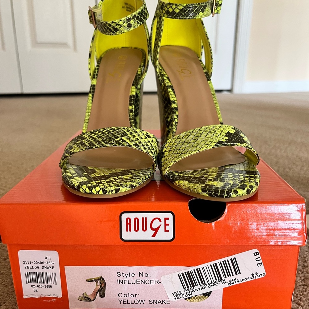 Rouge size 8.5 Snake Print Sandals